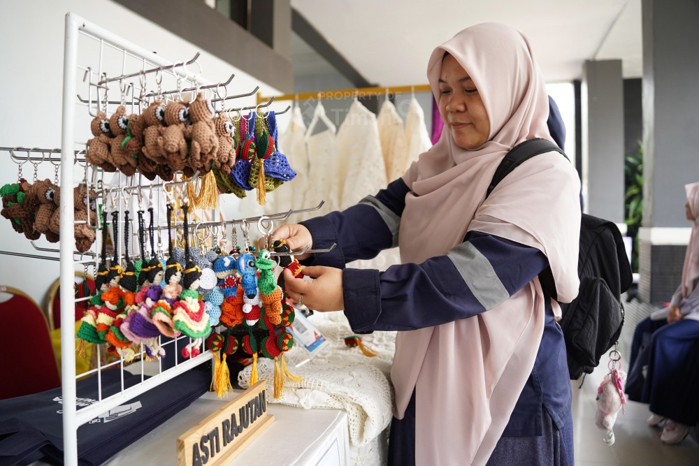 PT TIMAH Beri Ruang UMKM Lewat Bazar UMKM, Dagangan Laris dan Produk Lokal Jadi Souvenir